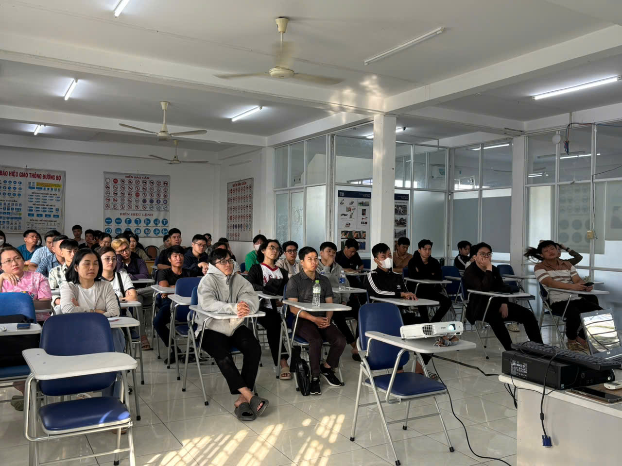 trường dạy lái xe uy tín tại quận 12